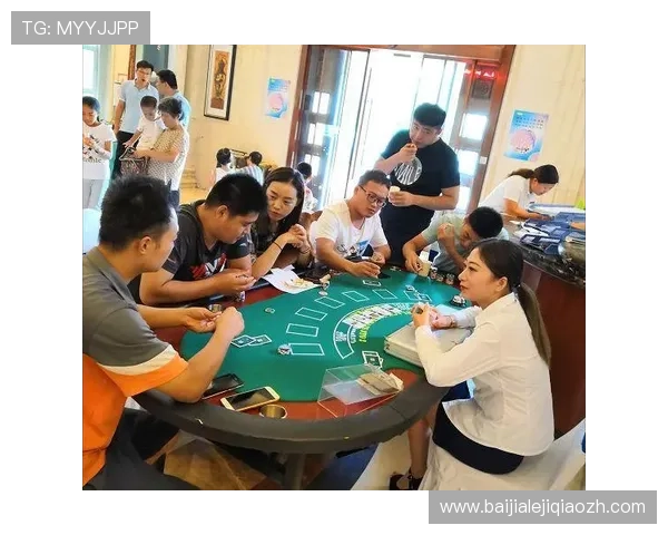 专业真人百家乐荷官全天候在线为玩家提供专业服务确保每一局公平公正